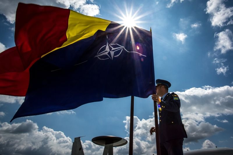  Trei sferturi dintre români cred că nu le-ar sări nimeni în ajutor în cazul unei agresiuni armate