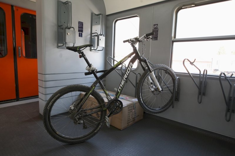  Bicicletele, transportate gratuit cu trenul. Precizări de la CFR