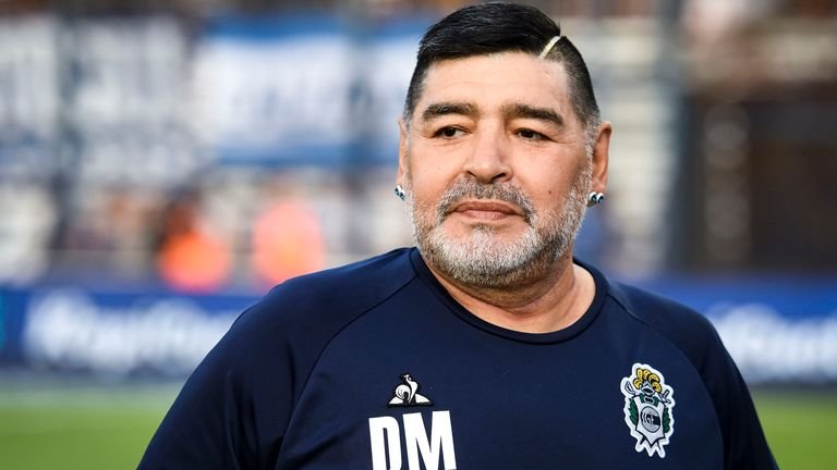  Medicii şi-au spus cuvântul în privinţa morţii lui Diego Maradona. Raportul a ajuns la Poliţie