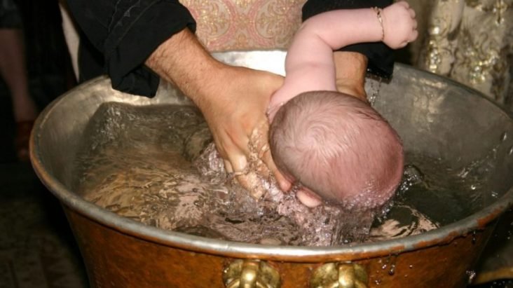  Copilul care a murit în februarie imediat după botez nu s-ar fi înecat