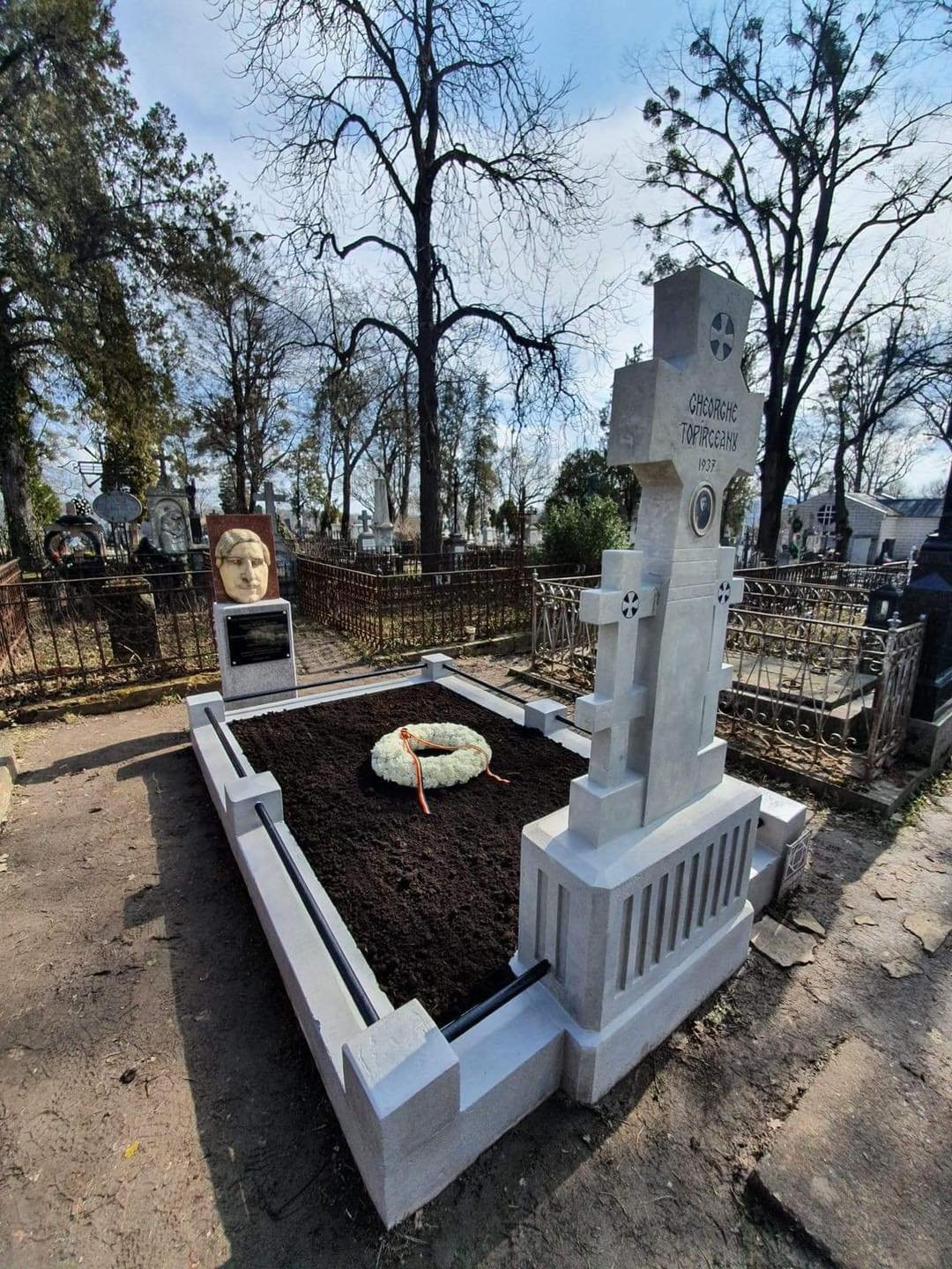  Mormântul lui George Topîrceanu de la Eternitatea a fost restaurat. Va fi resfințit