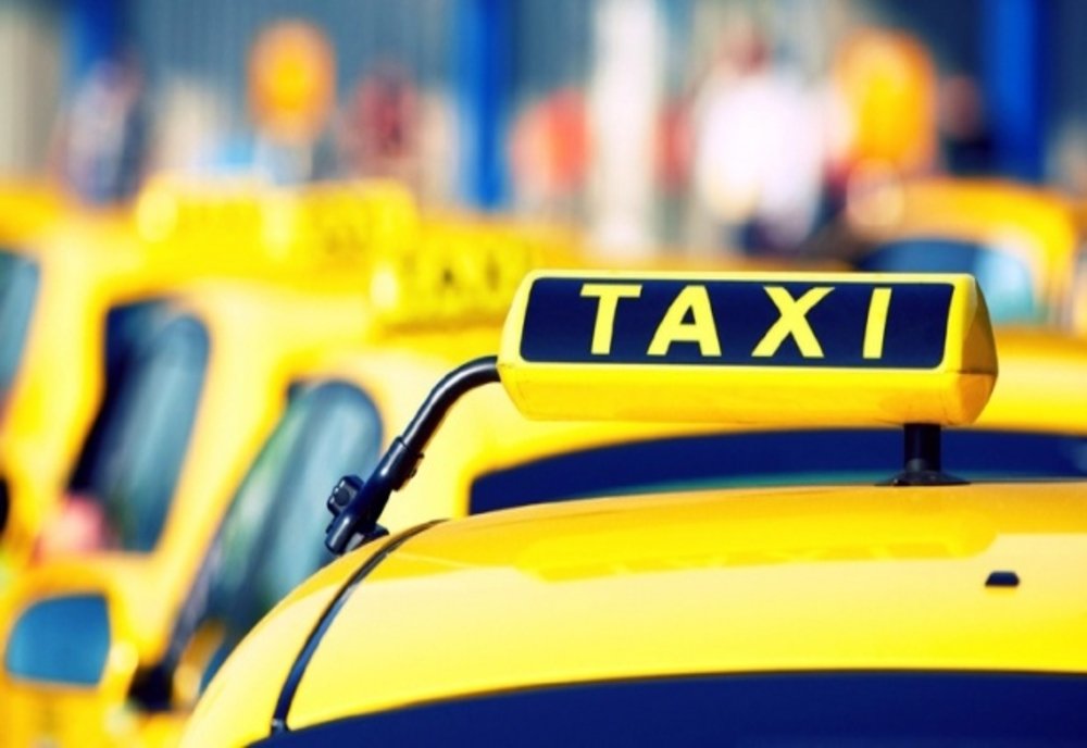  Afacere cu un poliţist: a dat un Audi pe patru taxiuri şi a ieşit în pierdere