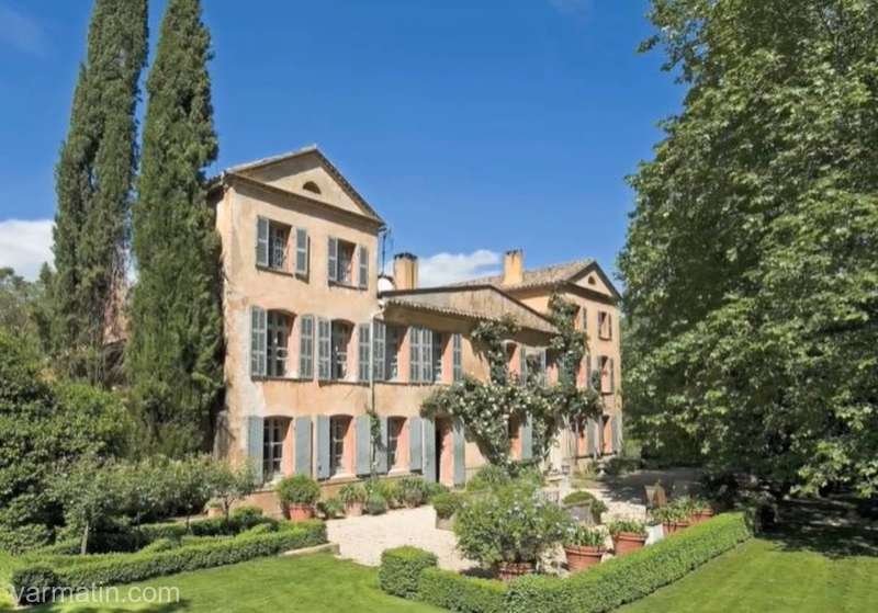  Actorul american George Clooney a cumpărat o proprietate în Provence
