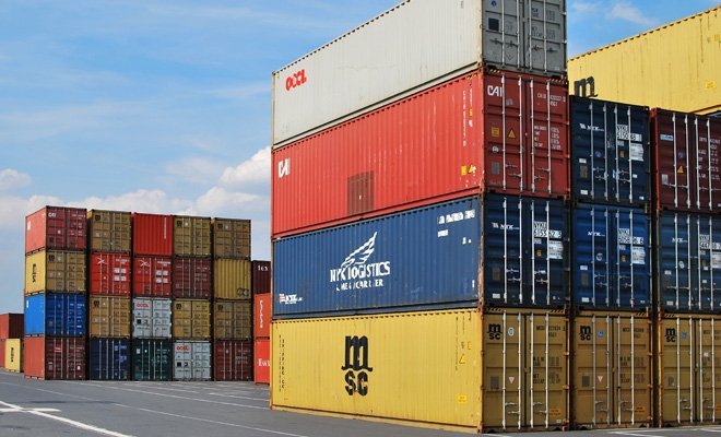  Exporturile au avansat în primele trei luni de aproape două ori mai încet faţă de importuri