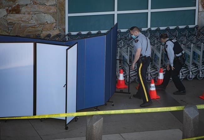  Un bărbat a fost executat la Aeroport. Poliţia îI caută pe fugari