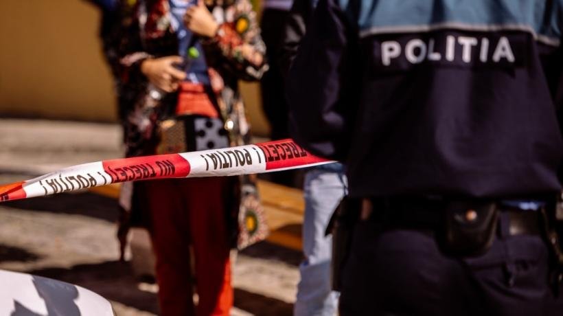  Crimă şocantă în Argeș: Adolescent ucis de tată, iar mama lui găsită cu gâtul tăiat