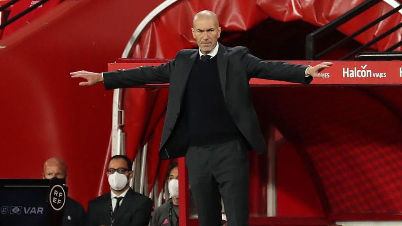 Zidane neagă că şi-ar fi anunţat jucătorii că va pleca de la Real la finalul sezonului: Este o minciună!