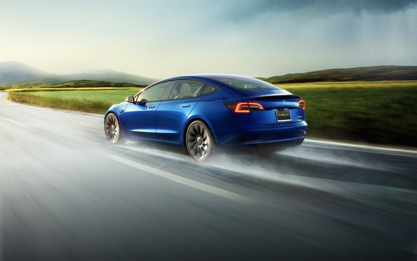  S-a lansat și în România! Cât costă cea mai ieftină mașină de la Tesla