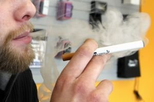  Le Figaro: Ţigara electronică, doar în farmacii?