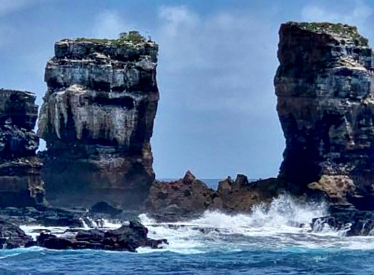  VIDEO: Una dintre cele mai cunoscute formaţiuni stâncoase din Insulele Galapagos s-a prăbuşit în mare