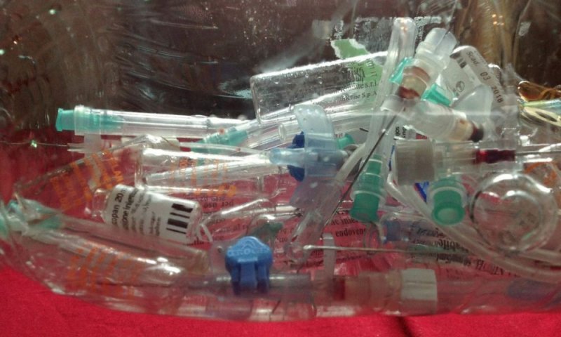  Medicamente sau seringi expirate din 2015 la un cabinet medical care este şi centru de vaccinare