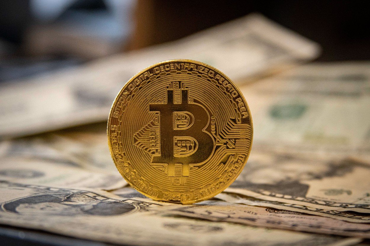  Preţul bitcoin a scăzut din nou cu 8%. China a pus piciorul în prag