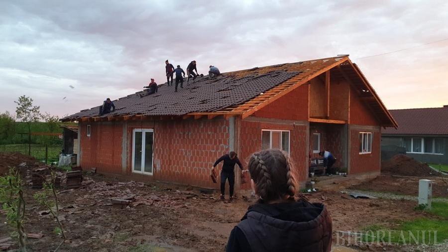  Prăpăd în județul Bihor după o mică tornadă care a măturat un sat în 15 minute