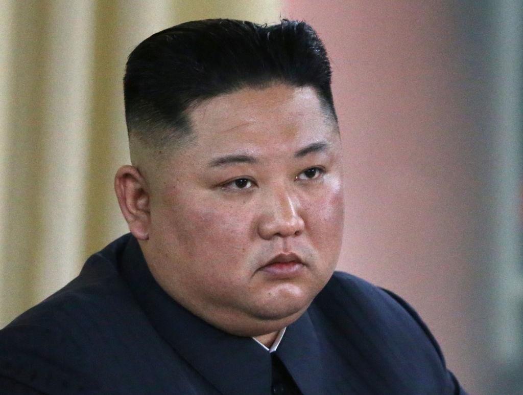 Kim Jong-un a interzis purtarea blugilor mulați. Cei care-i poartă, trimiși în lagăr