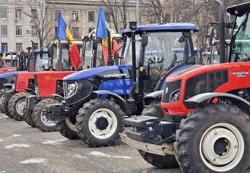  Fermierii vor protesta cu tractoarele în jurul Palatului Parlamentului
