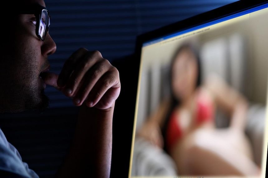  Escrocherie: Utilizatorii de site-uri porno, anunțați că au fost filmați în ipostaze intime