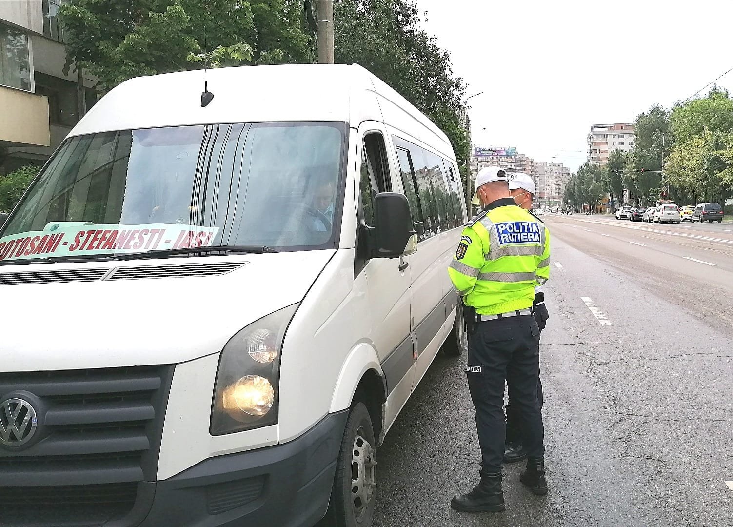  VIDEO: Transportatorii de persoane, verificați la Iași! Microbuze trase pe dreapta