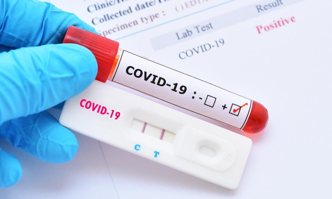  321 cazuri noi și 43 de decese cauzate de COVID în ultimele 24 de ore