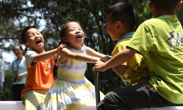  Prăbuşire a natalităţii: China urmează să autorizeze familiile să aibă trei copii