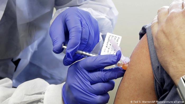  Cum s-a încurcat prefectul Bucureştiului în datele celor vaccinaţi