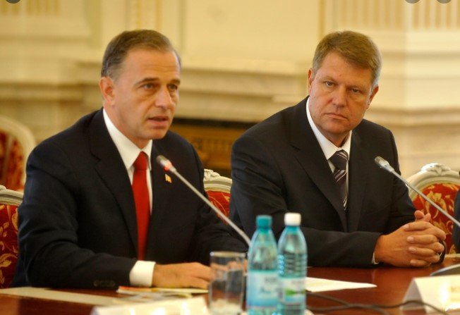  Klaus Iohannis a discutat cu Mircea Geoană despre pregătirea Summitului NATO din 14 iunie