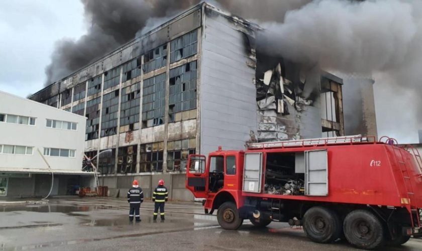  Incendiul de la depozitul de deșeuri din Prahova ar fi fost provocat de o mână criminală. Detalii ȘOCANTE din anchetă