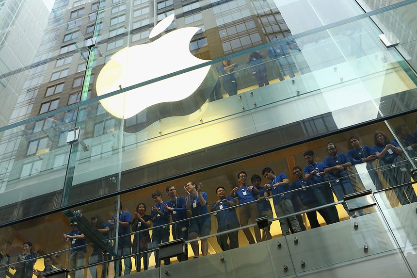  Apple va trece la un program de muncă hybrid. Angajaţii vor sta acasă două zile