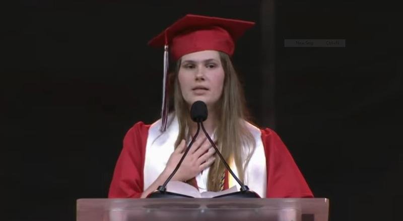  VIDEO: Discursul pasionant al elevei Paxton Smith în apărarea avortului la absolvire