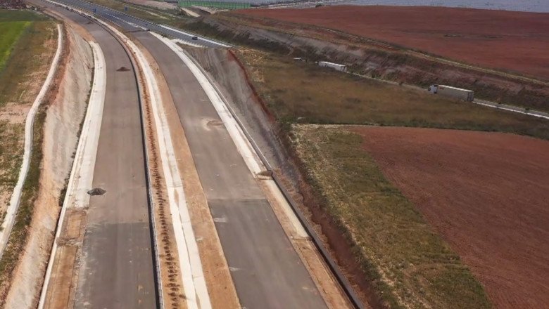  O autostradă este construită în Spania cu cenuşă de hărtie în loc de ciment