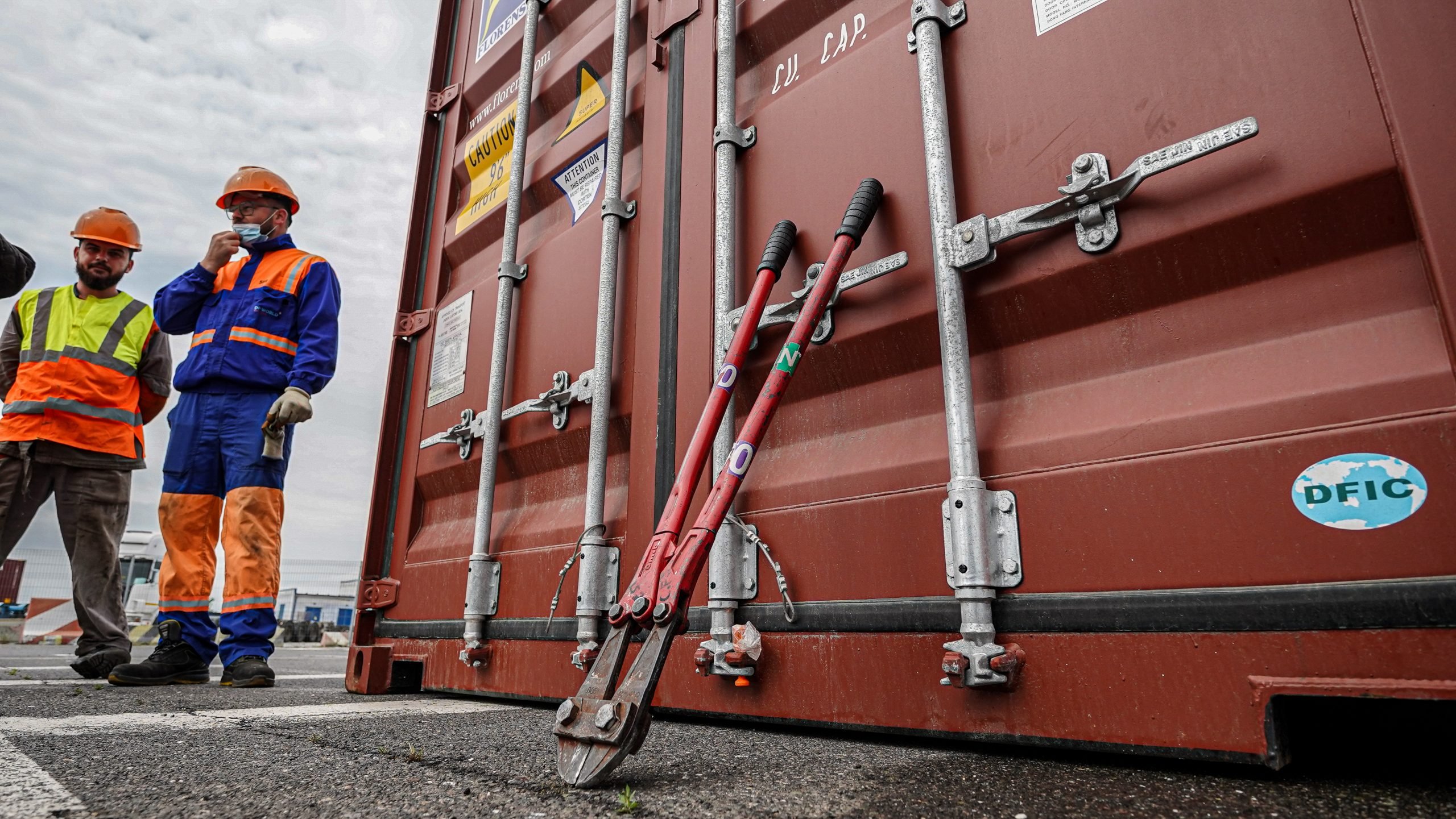  Un container cu 18 tone de deşeuri, sosit din Belgia, descoperit în Portul Constanţa Sud-Agigea