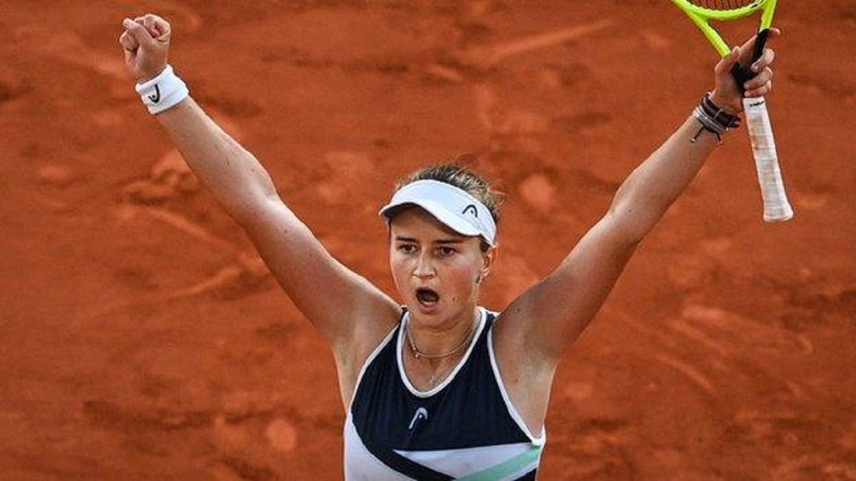  Moment superb: Krejcikova a câştigat şi proba de dublu de la Roland Garros