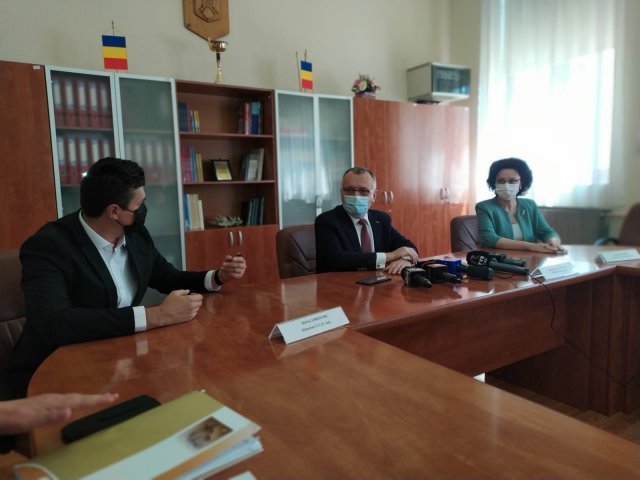  Măsuri importante discutate la Iaşi de ministrul Educaţiei Sorin Cîmpeanu