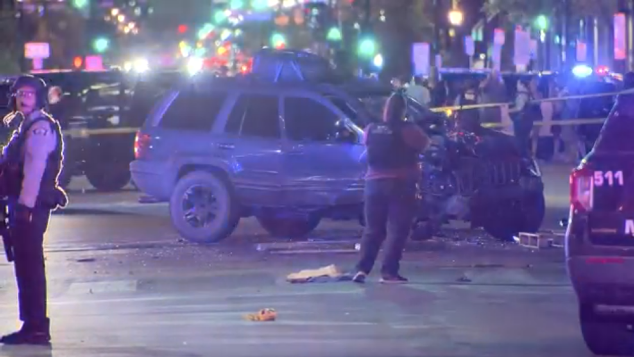  O maşină a intrat într-un grup de manifestanţi în Minneapolis: un mort şi trei răniţi