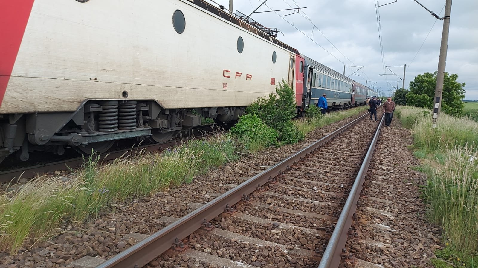  Accident mortal de tren la Hălăucești. Trenul Roman -Suceava a intrat într-o mașină condusă de un tânăr