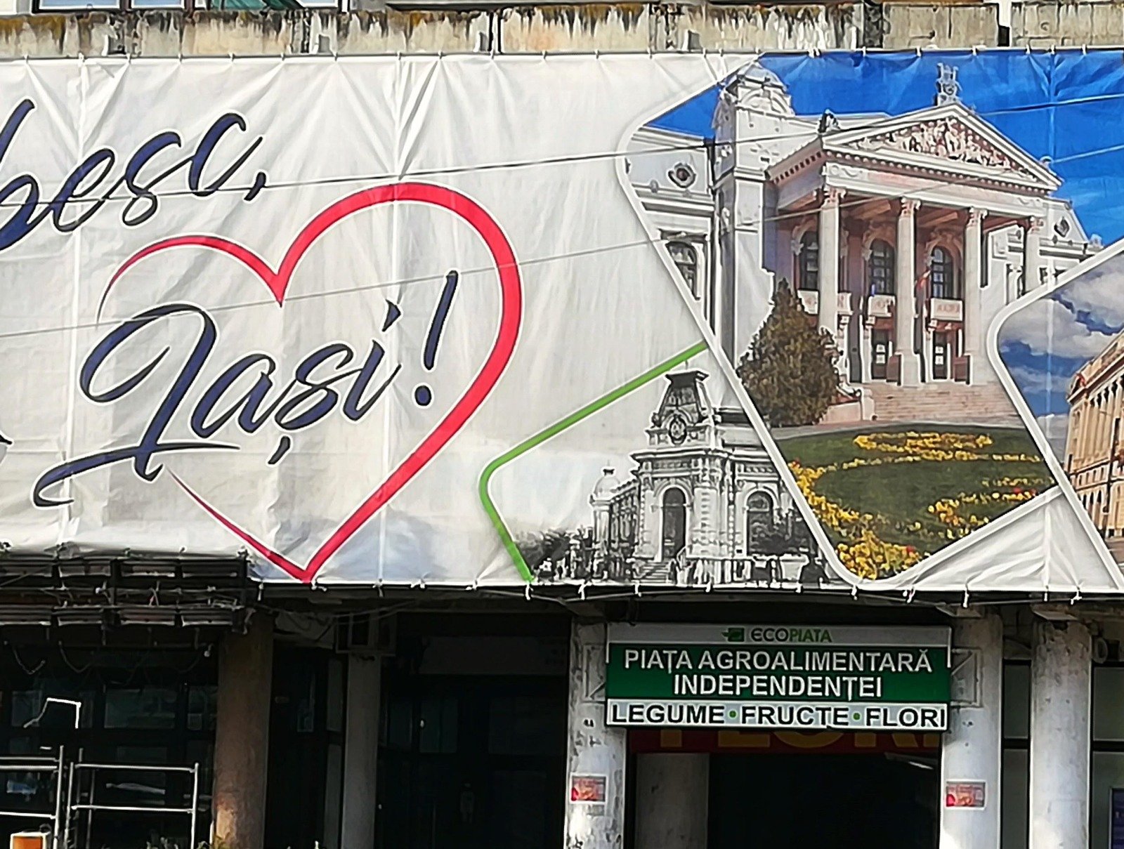  Gafă de proporţii a Primăriei: pe un banner uriaș cu „Te iubesc, Iasi” a fost pusă o clădire din Chișinău