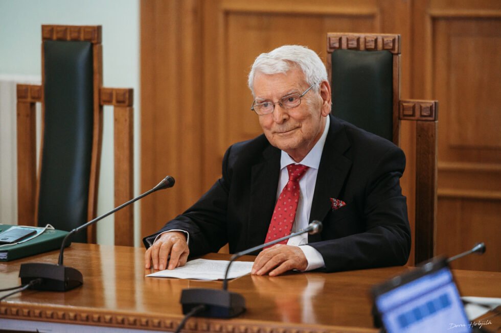  Fostul rector Carol Stanciu, omagiat de UMF la împlinirea vârstei de 84 de ani