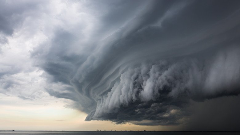  A intrat pe teritoriul României un ciclon dinspre Marea Neagră. Vor mai fi furtuni
