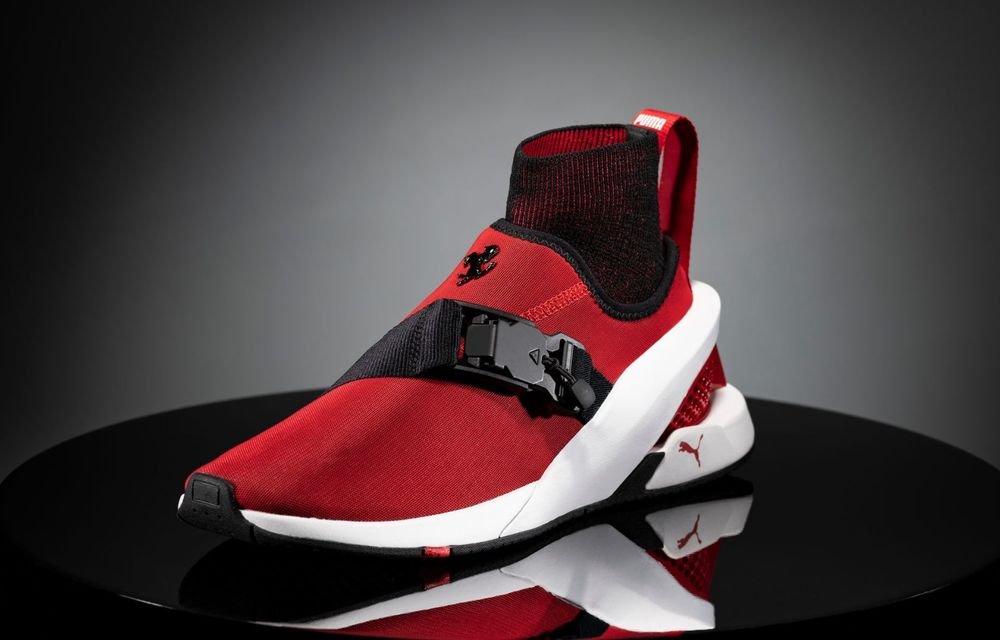  Pantofi sport de la Puma inspirați de Ferrari SF90 Stradale. Costă 450 de dolari