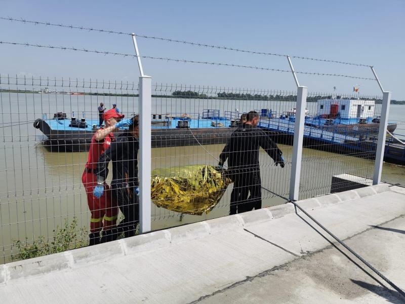  Două surori care au dispărut în Dunăre au fost găsite moarte. Își făceau poze pe mal