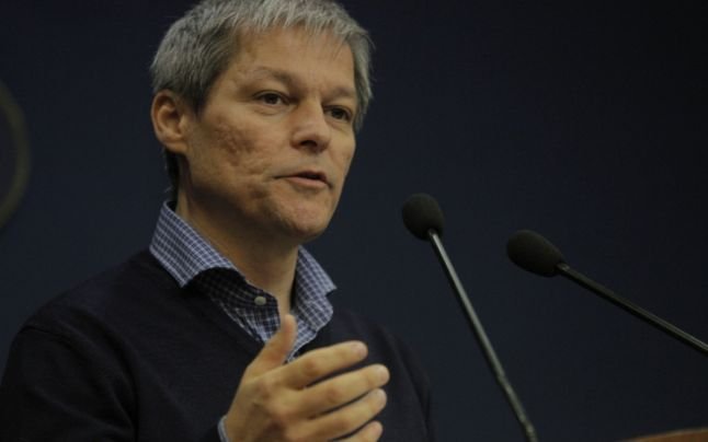  Dacian Cioloş va candida la şefia USR PLUS. Anunțul va fi făcut în câteva zile