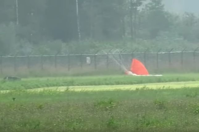  (VIDEO) Un avion de tip F-16 se loveşte de o clădire, la decolare, în Olanda