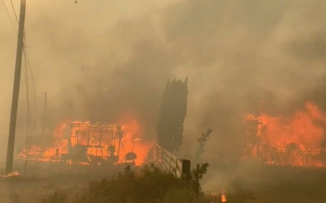  VIDEO: A luat foc oraşul din Canada în care temperatura a ajuns la 50 de grade