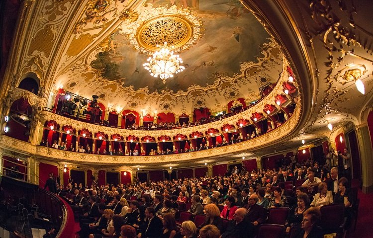  Opera Iași, mutată în clădirea renovată a cinematografului Republica