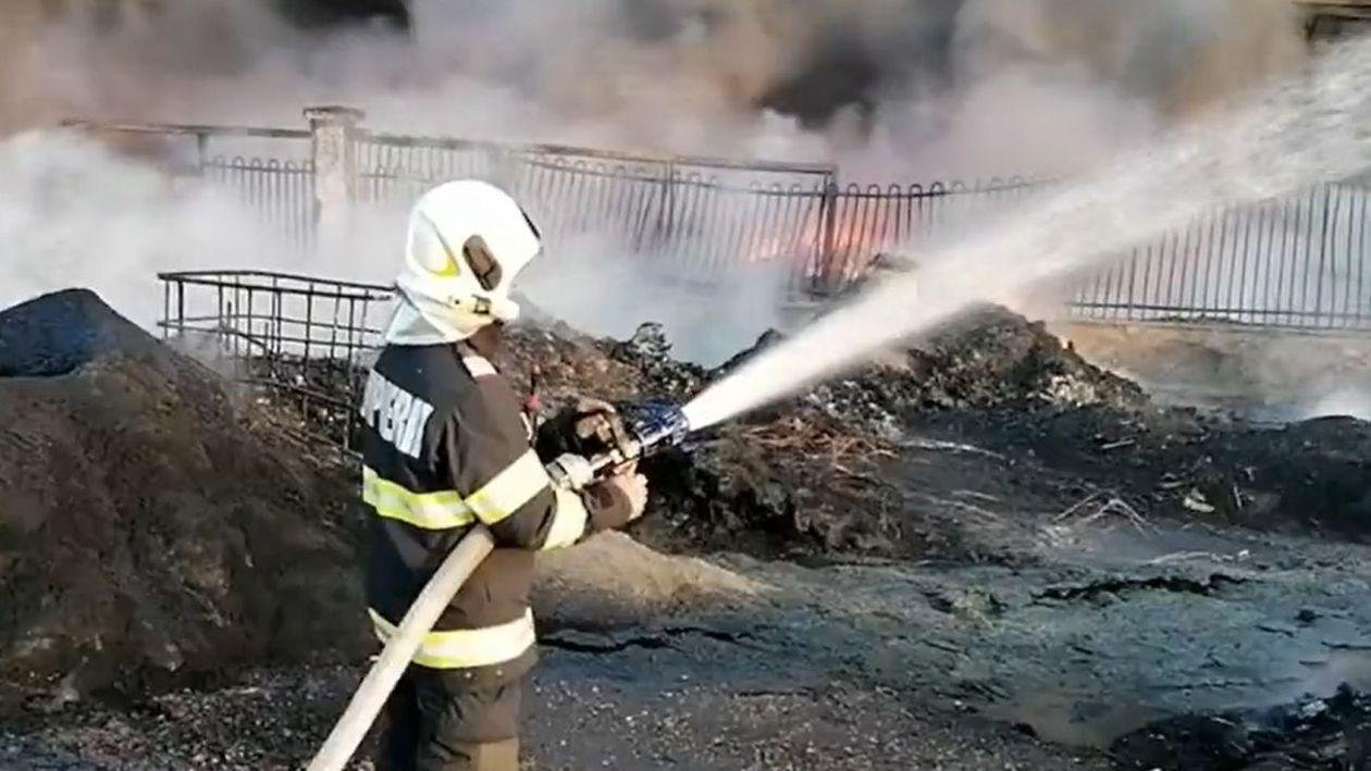  Incendiu de proporții la un depozit de mase plastice din județul Bihor