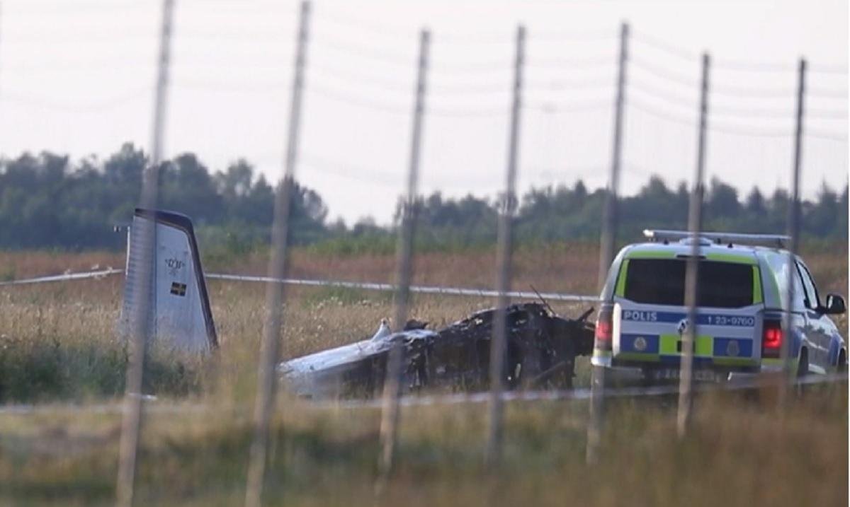  Şapte morţi după ce un avion s-a prăbuşit în apropierea unui aeroport din Suedia