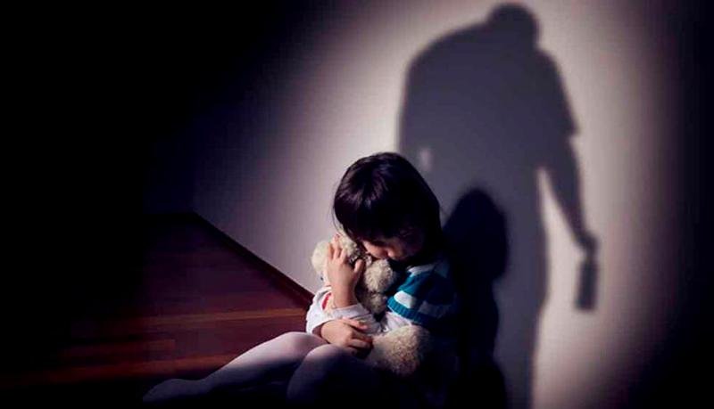  Violatorul unei fetiţe de 7 ani s-a săturat de puşcărie: vrea afară mai repede