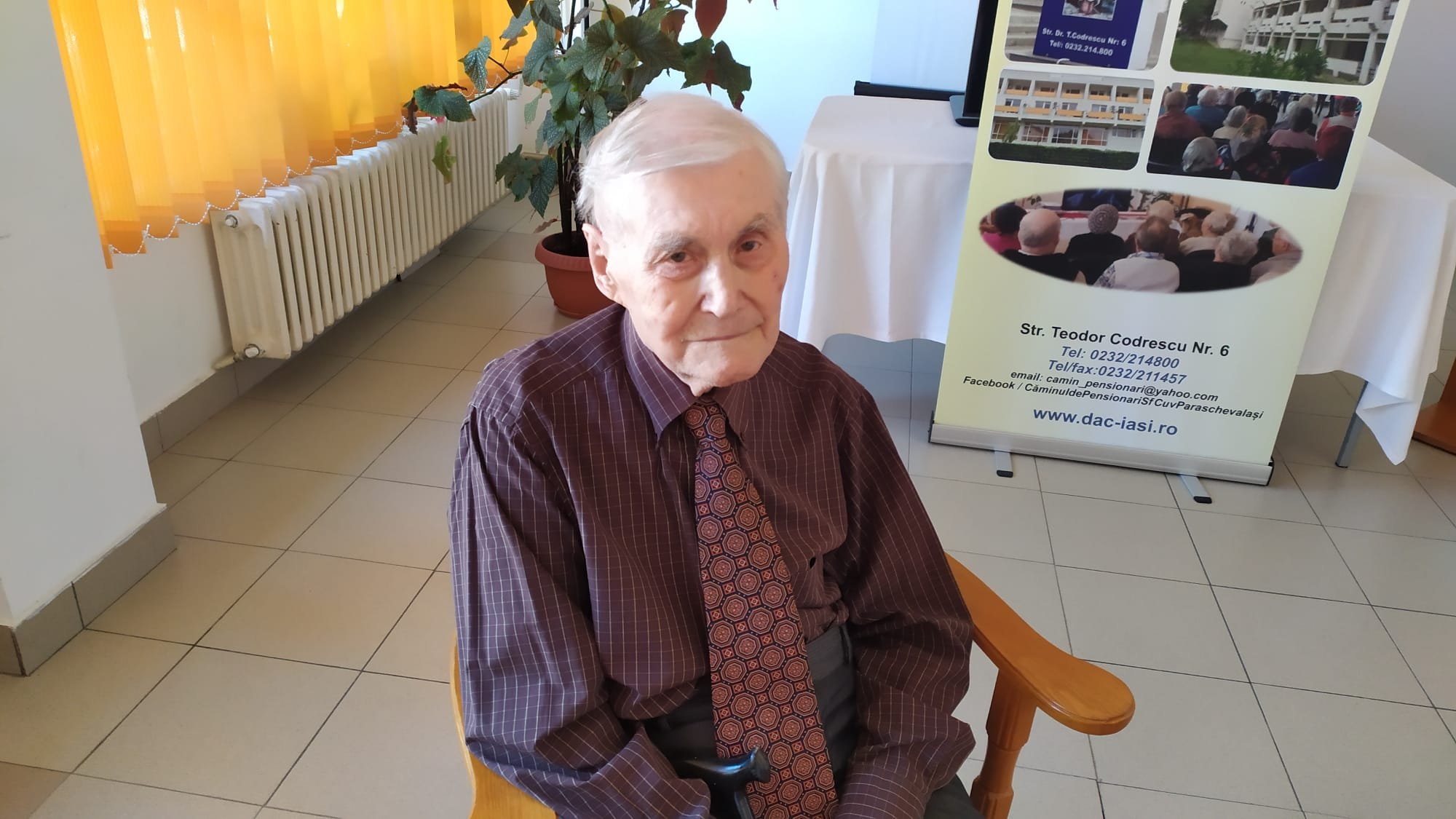  VIDEO: Secretele lui domn Vasile. La 102 ani face zilnic înviorare la ora 5.00 dimineaţa