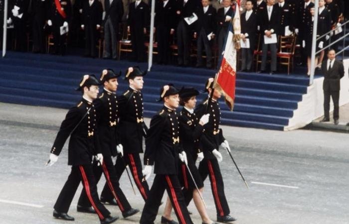  Impresionantă paradă militară pe Champs Elysees de Ziua Națională a Franței