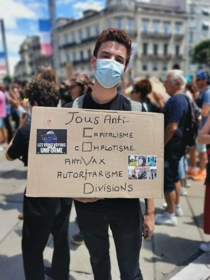  Mii de persoane au manifestat în Franţa împotriva măsurilor anunţate de Macron