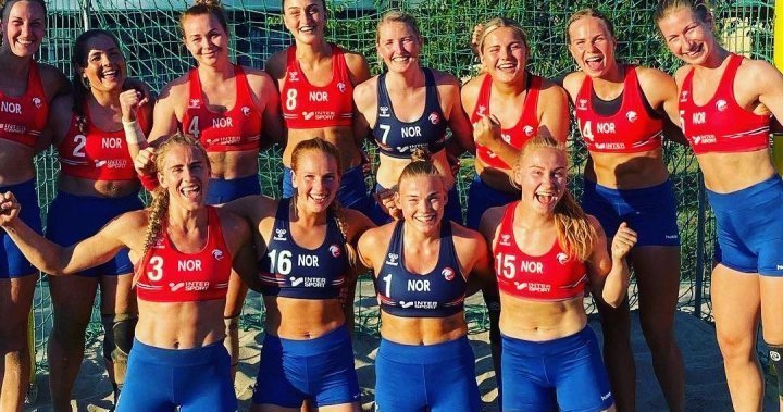  Echipa de handbal pe plajă a Norvegiei amendată pentru că jucătoarele nu au purtat bikini